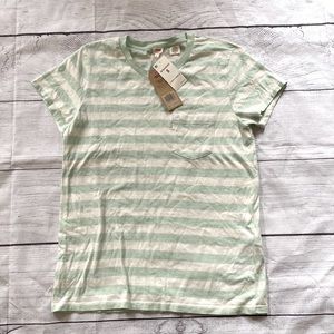 NWT Levi t-shirt, size small.